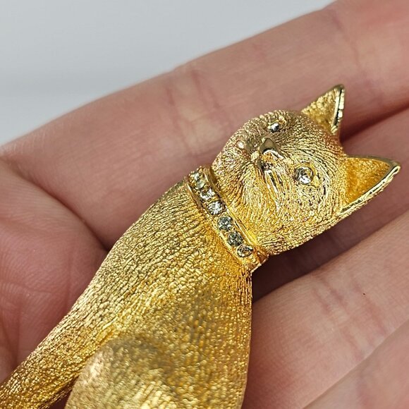 Vintage Christian Dior Gold Tone Siamese Cat Brooch with Clear Crystal Stones - Picture 8 of 8